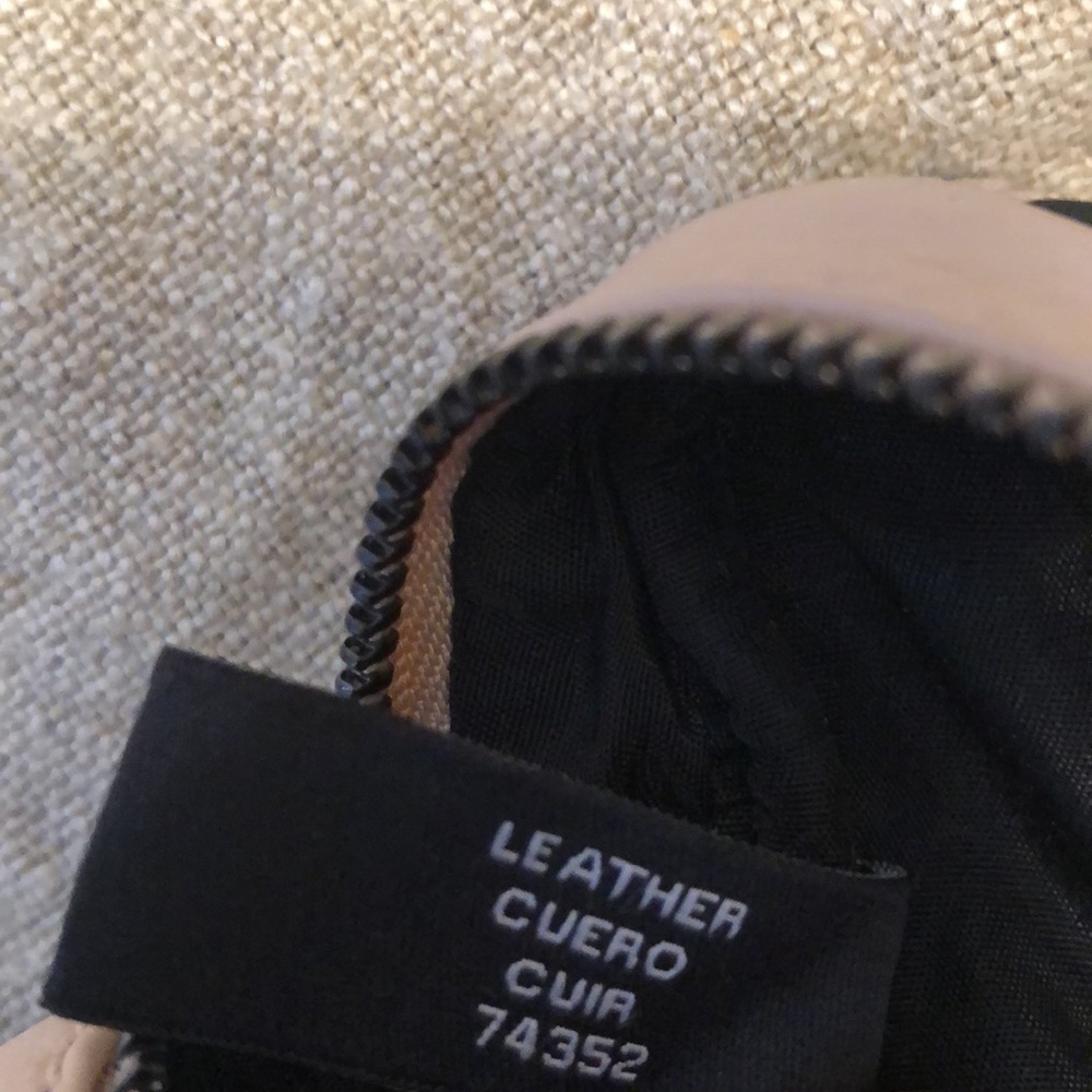 Tahari leather small crossbody - Picture 5 of 9